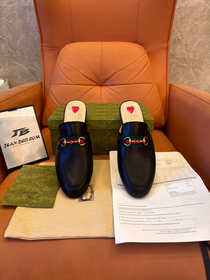 Mulas de couro Gucci Princetown com detalhe de teia