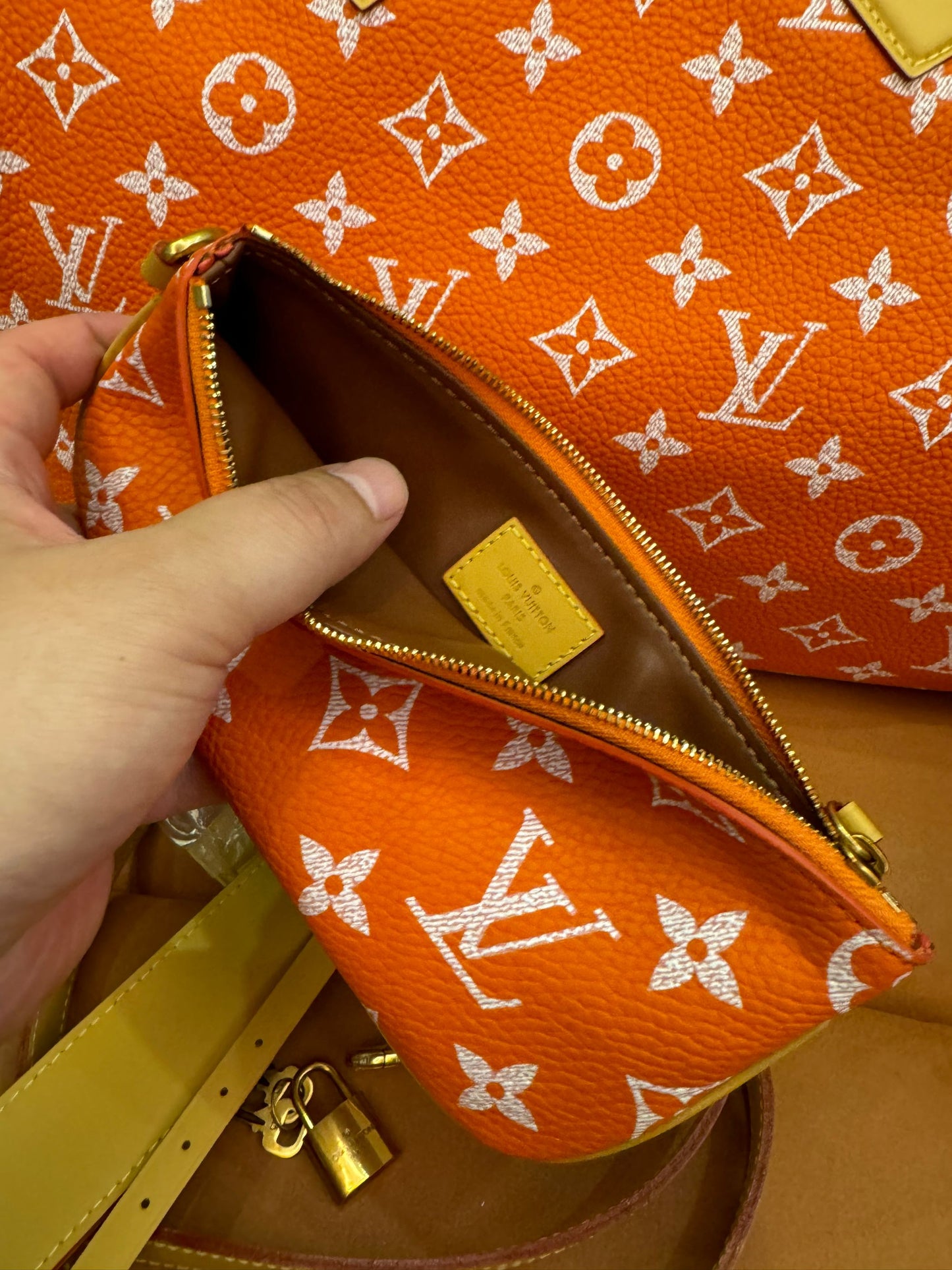 Bandoulière rápida de lona naranja con monograma de Louis Vuitton 30