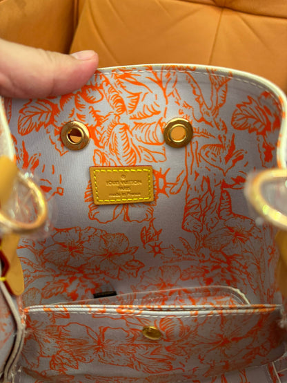 Bolso pequeño tipo cubo de la colección cápsula de verano de Louis Vuitton: estampado floral con monograma en rosa y naranja