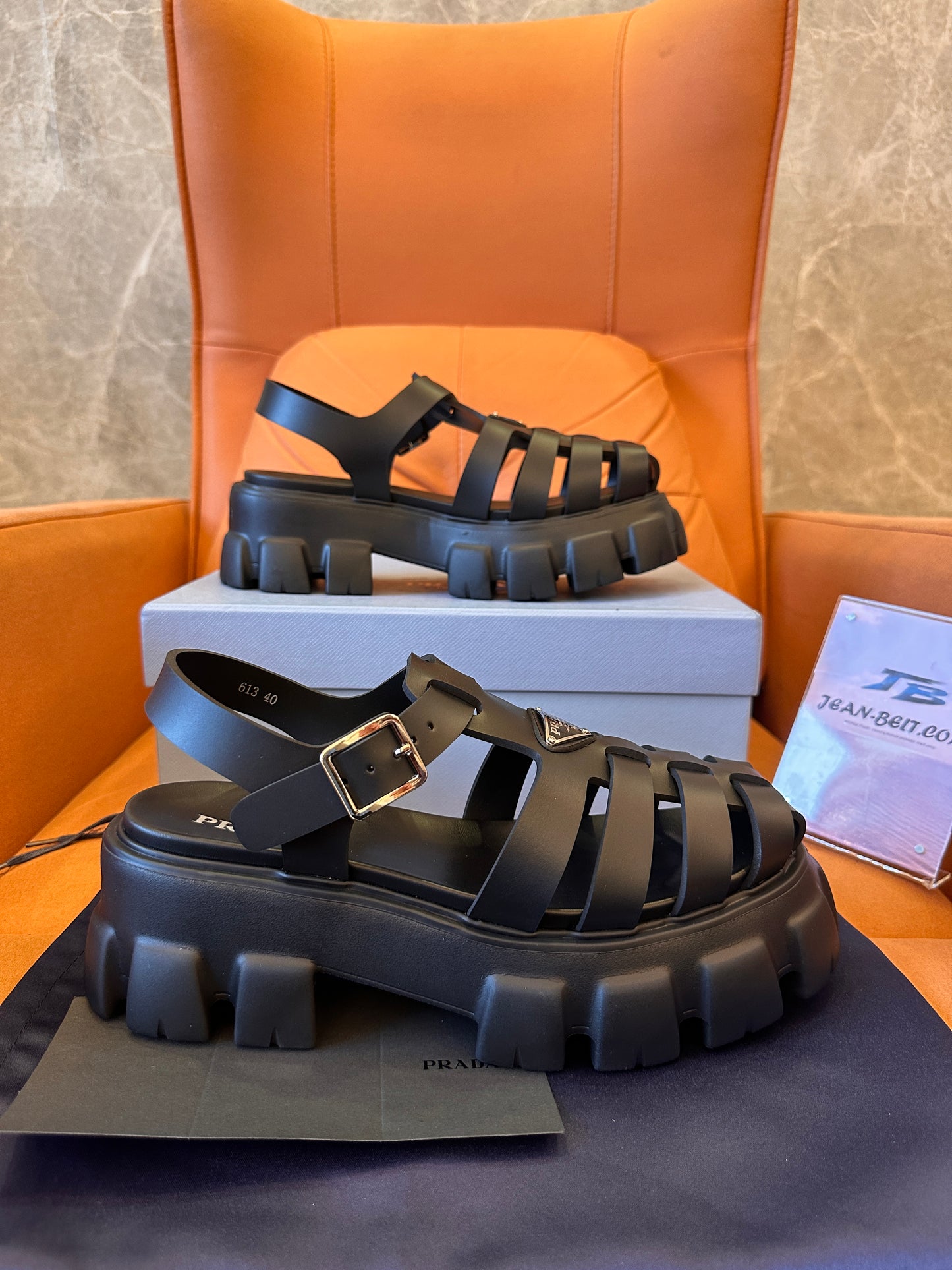 Sandale romaine Prada pour femmes noire