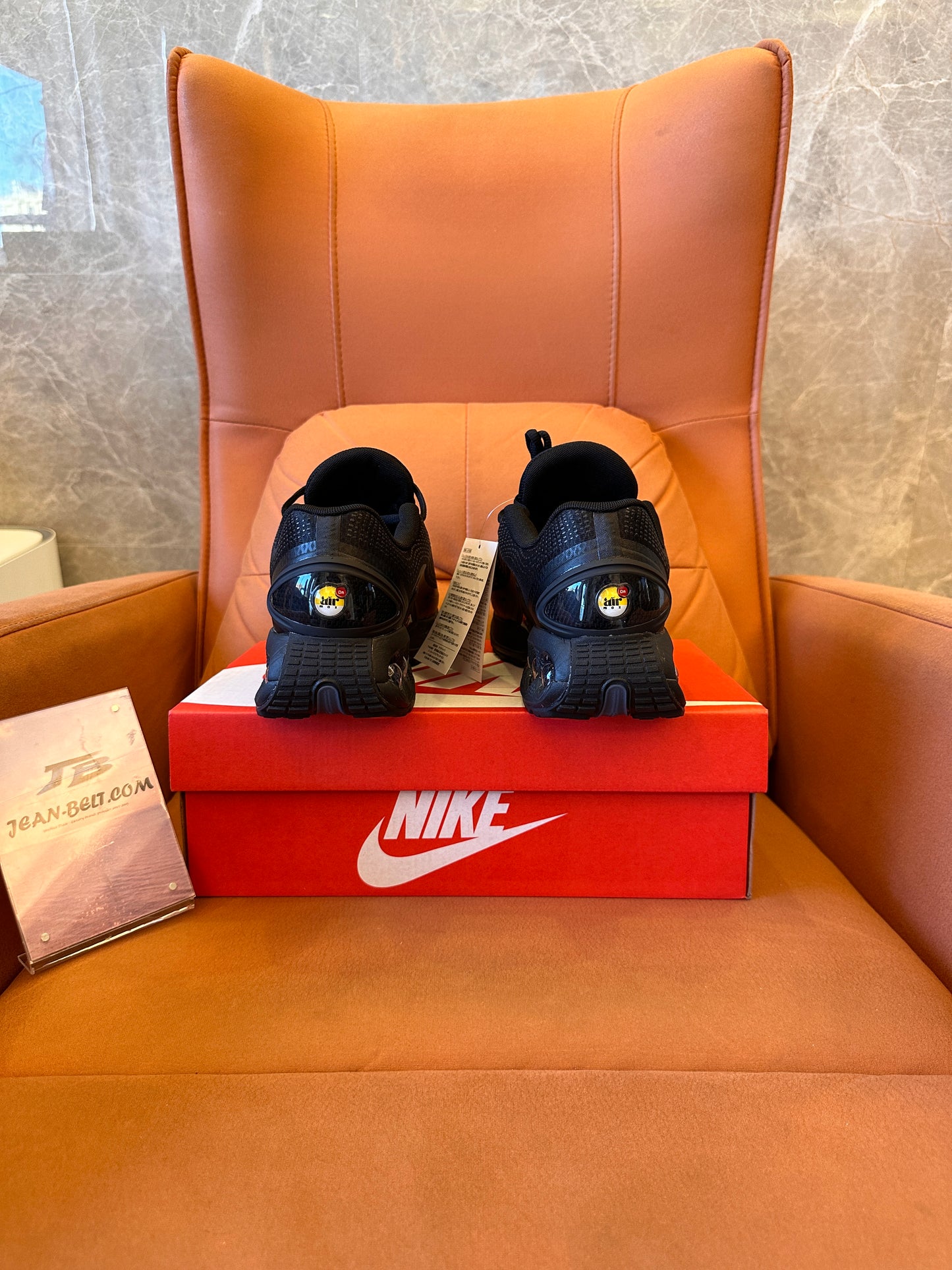 Ténis Nike Air Max DN em malha com acabamentos em borracha