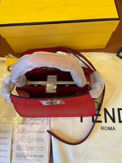 Bolso mini peekaboo FENDI bandolera/de hombro - piel granulada roja