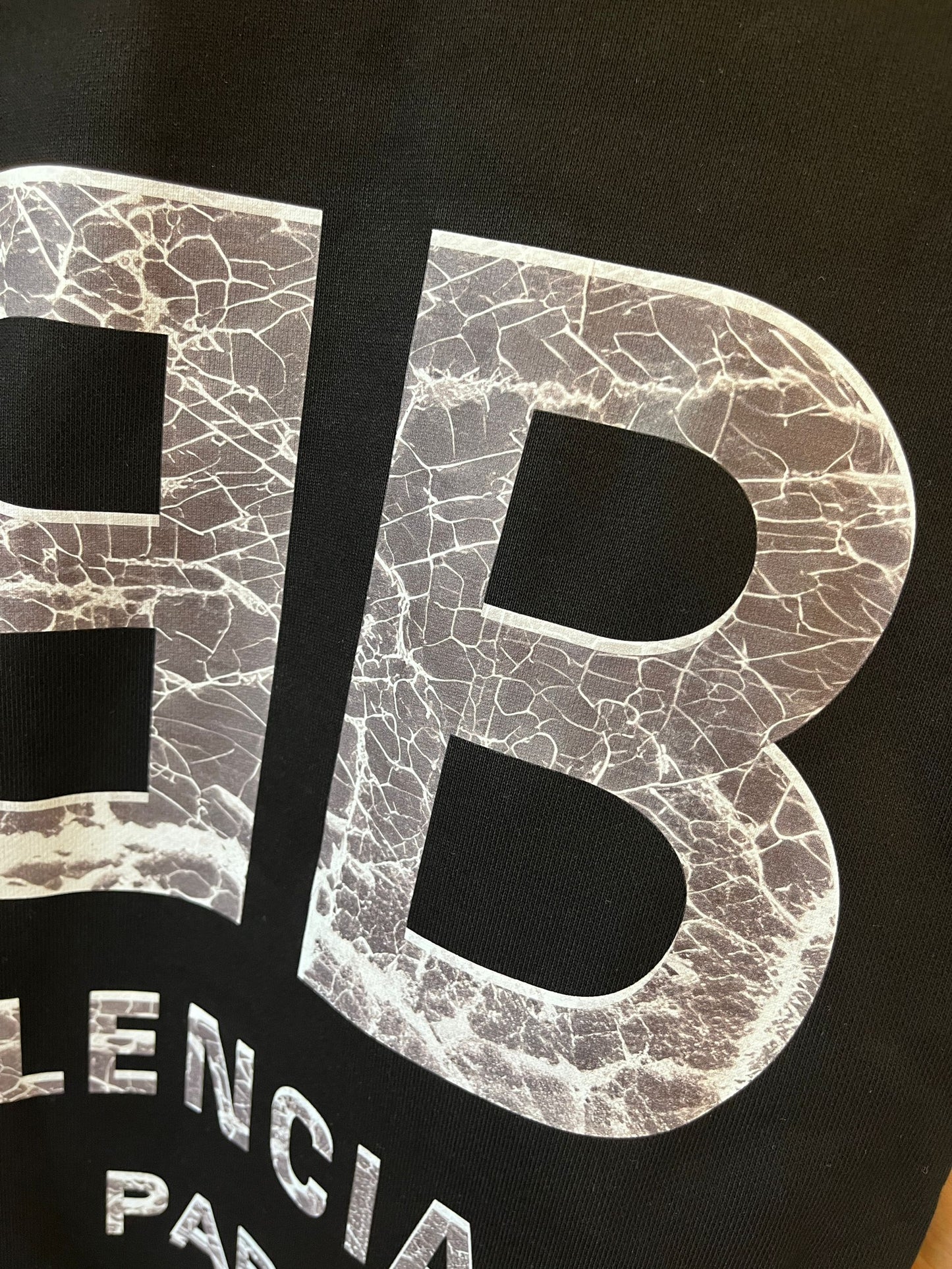 Sweat-shirt à col rond usé et lavé avec logo Lock Balenciaga