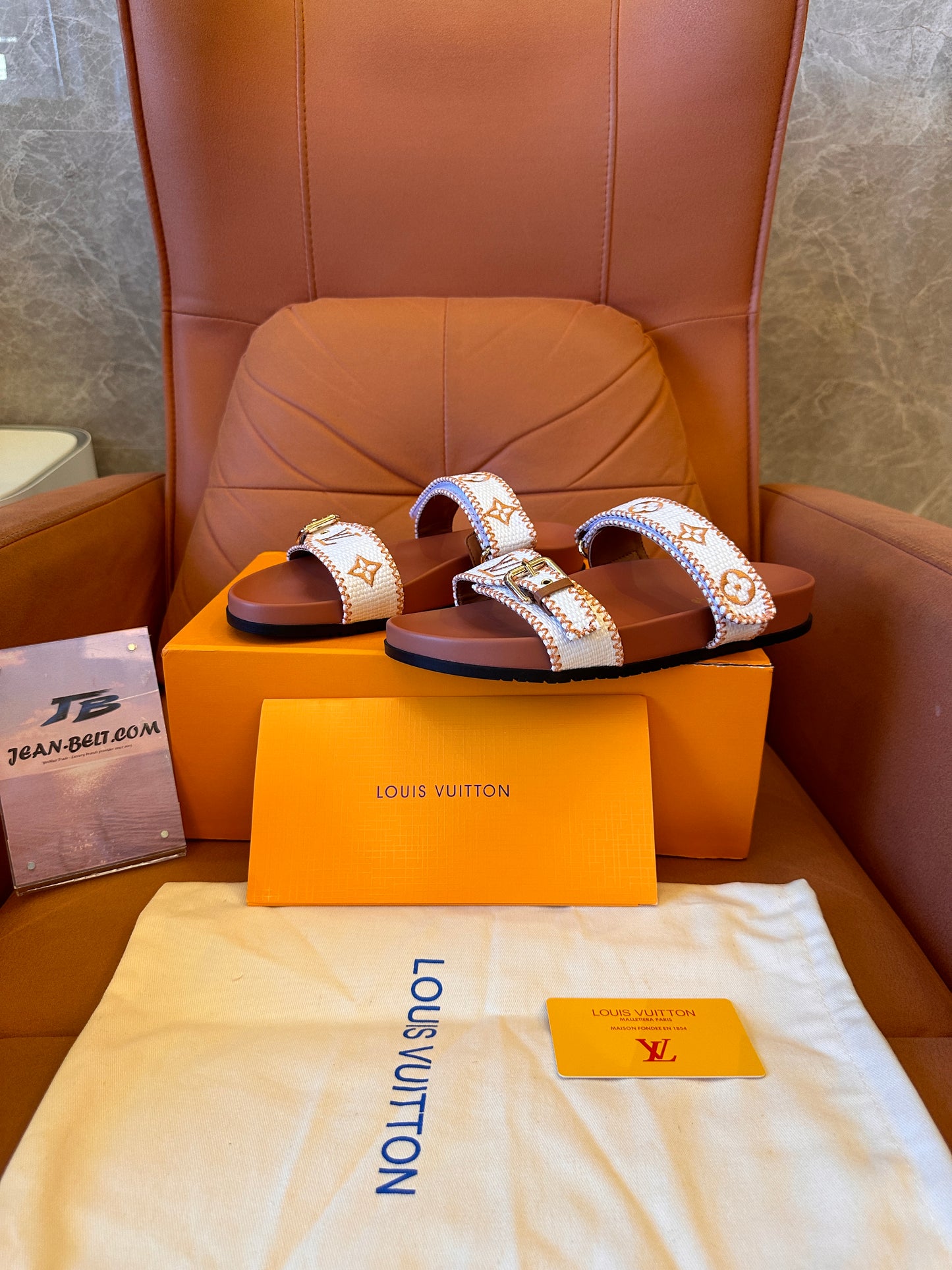 Sandalias planas tipo mule Bom Dia de Louis Vuitton en color natural