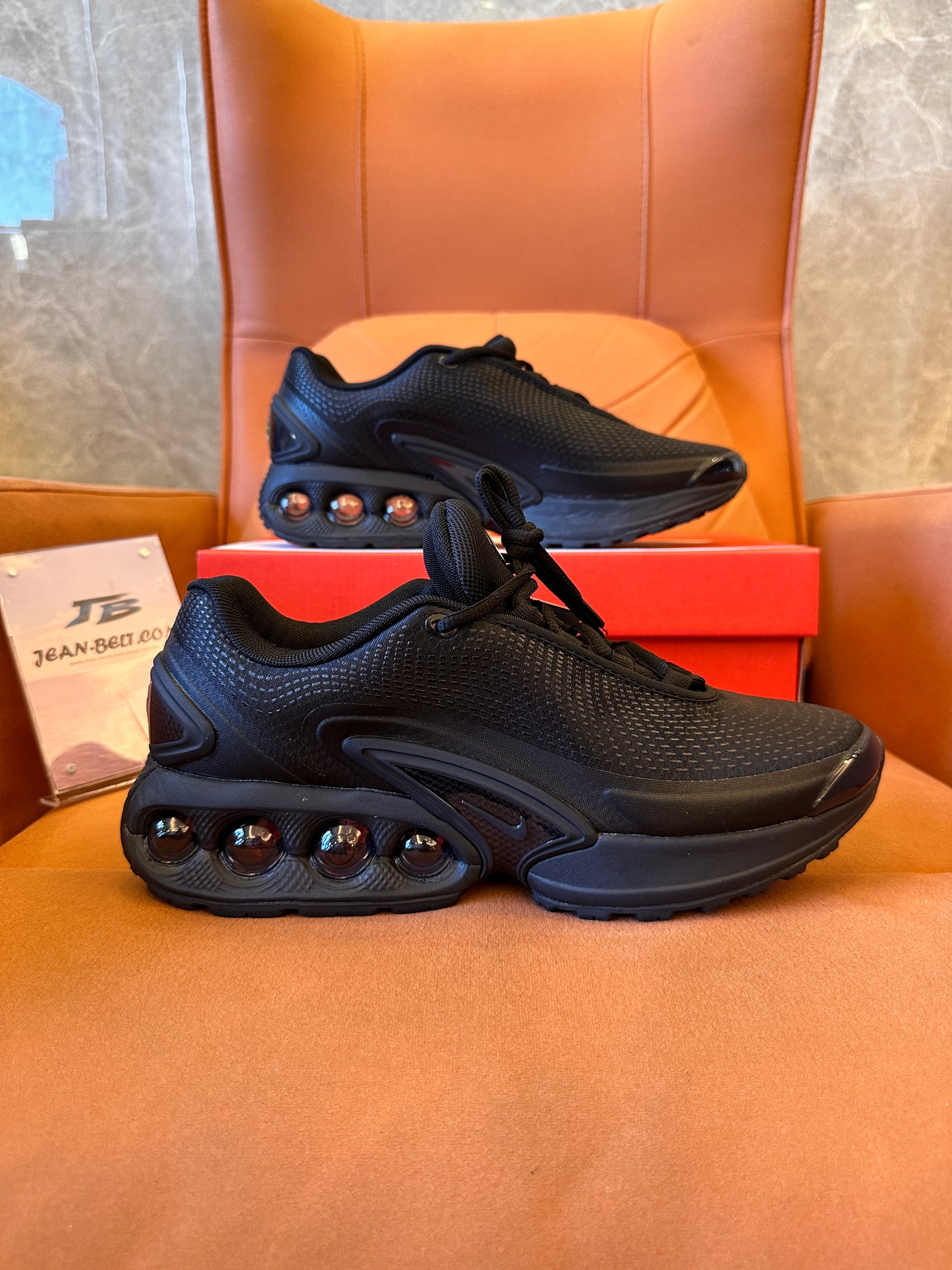 Ténis Nike Air Max DN em malha com acabamentos em borracha