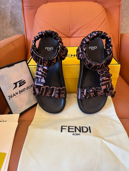 Sandalia Fendi feel satinada rosa para mujer