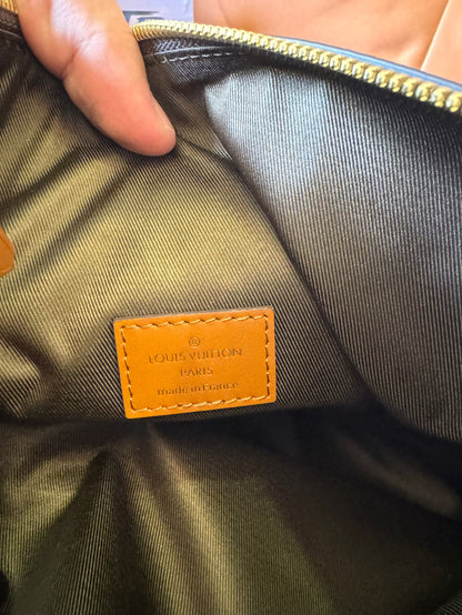Bolsa hobo com alça Louis Vuitton