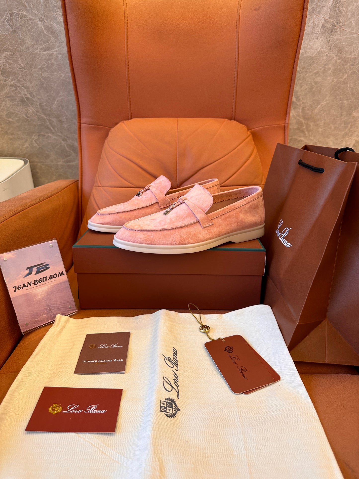 Zapatos mocasines de ante rosa con charms de verano de Loro Piana para mujer