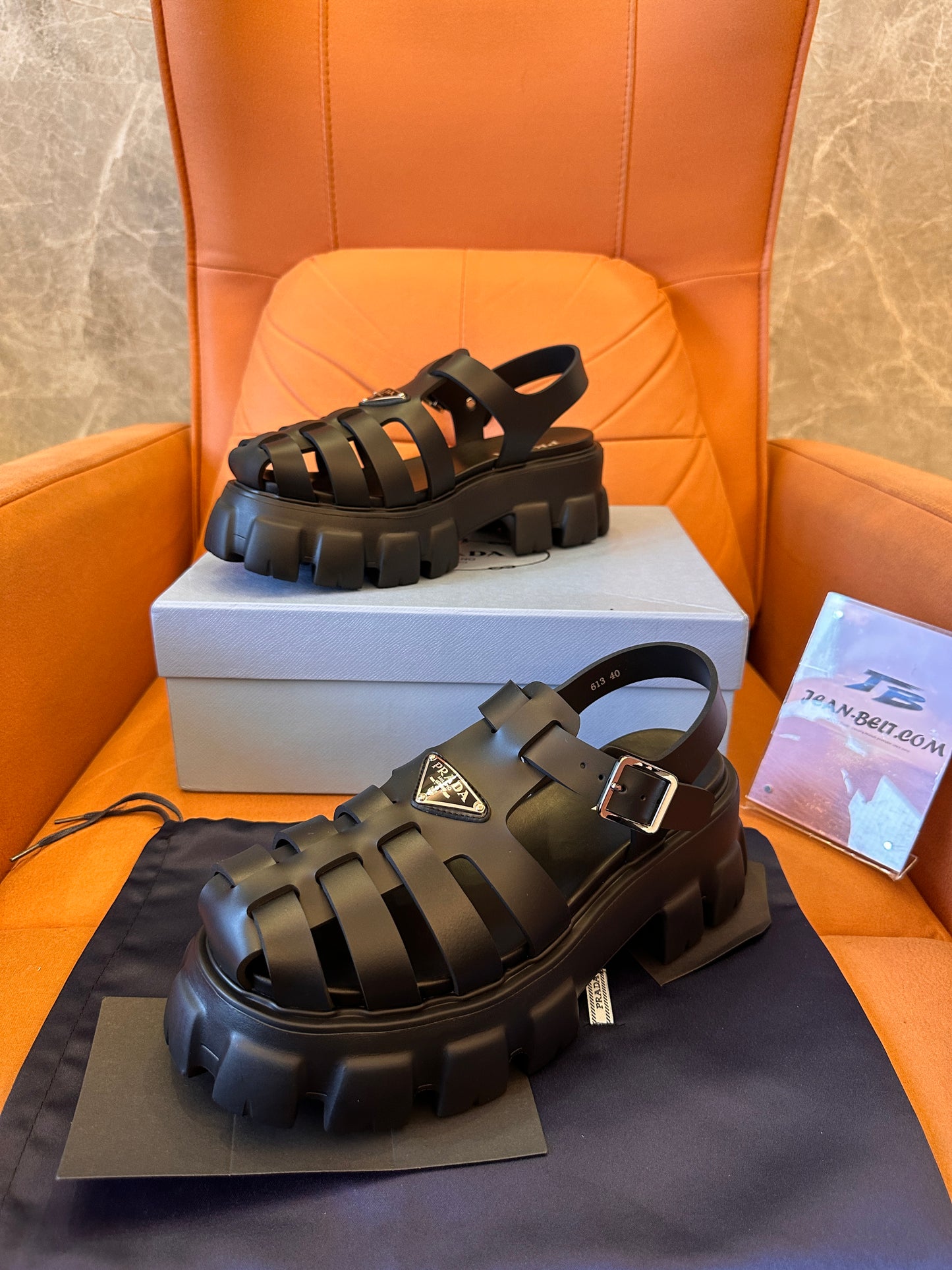 Sandale romaine Prada pour femmes noire