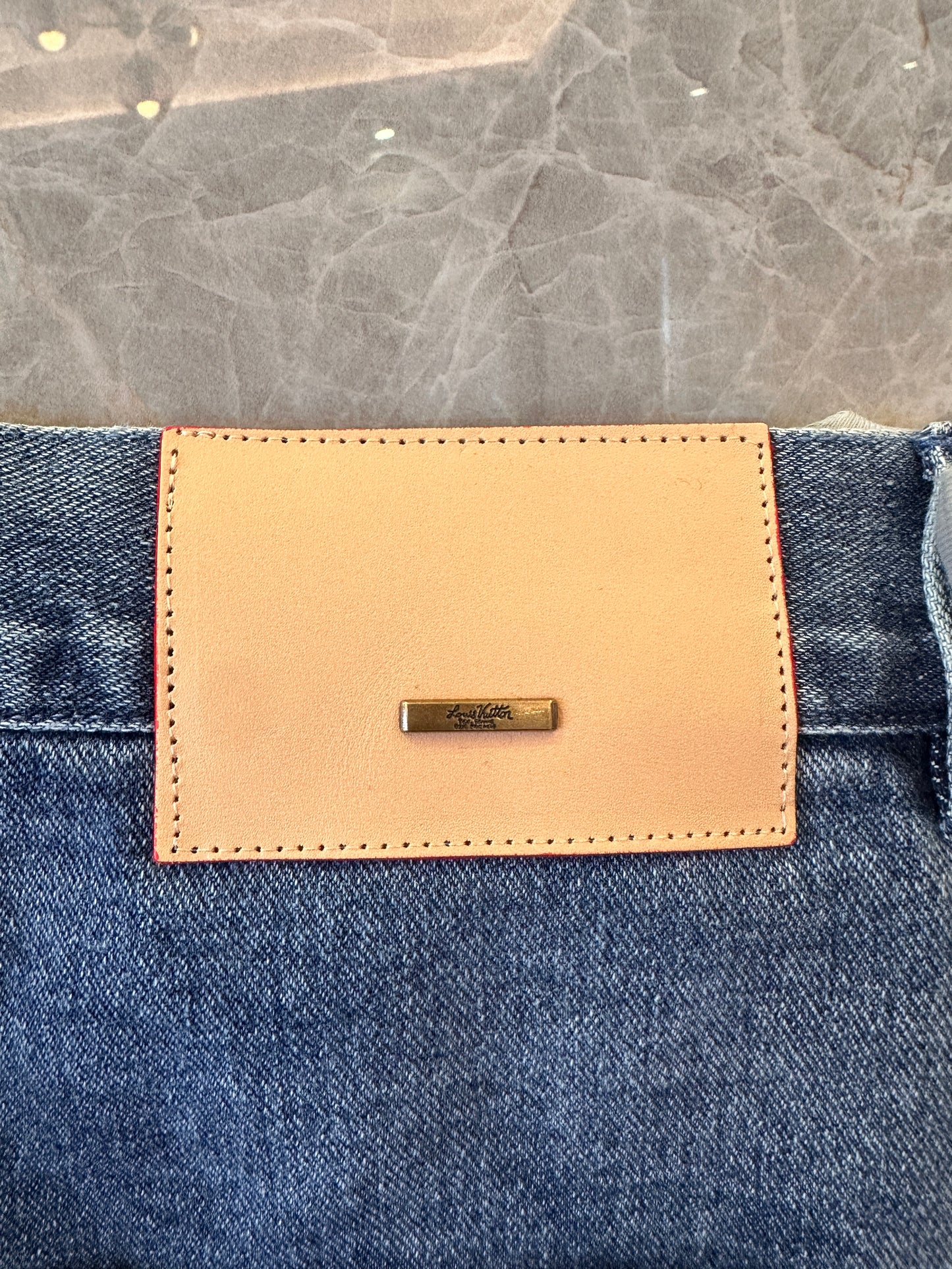 Shorts vaqueros con relieve de Louis Vuitton para unisex