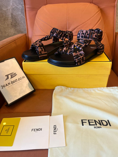 Sandalia Fendi feel satinada rosa para mujer