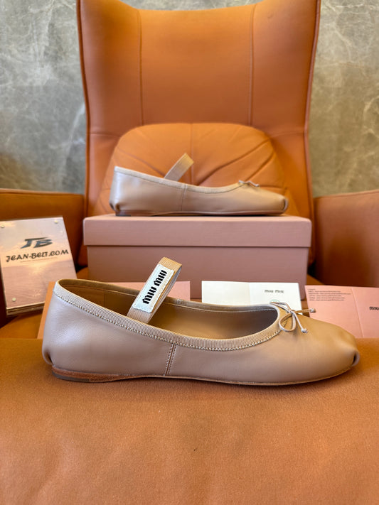 Zapatillas de ballet Miumiu SS24 color piel