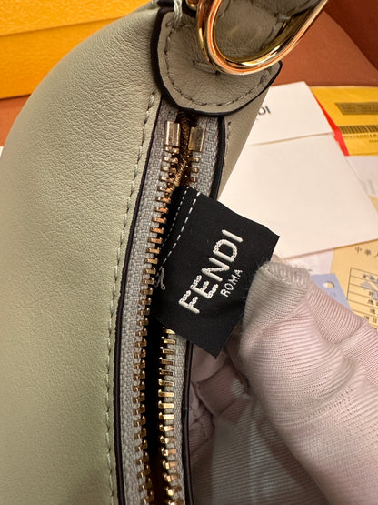 Sac sous le bras Fendi graphy croissant mini vert menthe
