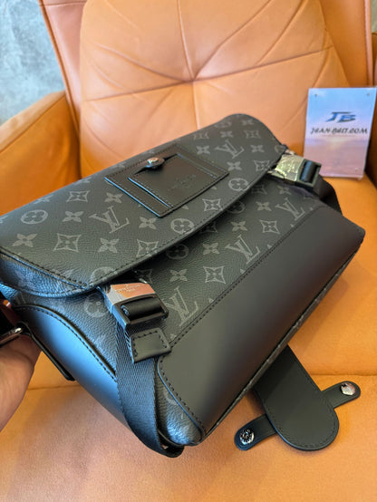Louis Vuitton Messenger Voyager Monogram Eclie m40511 Bag