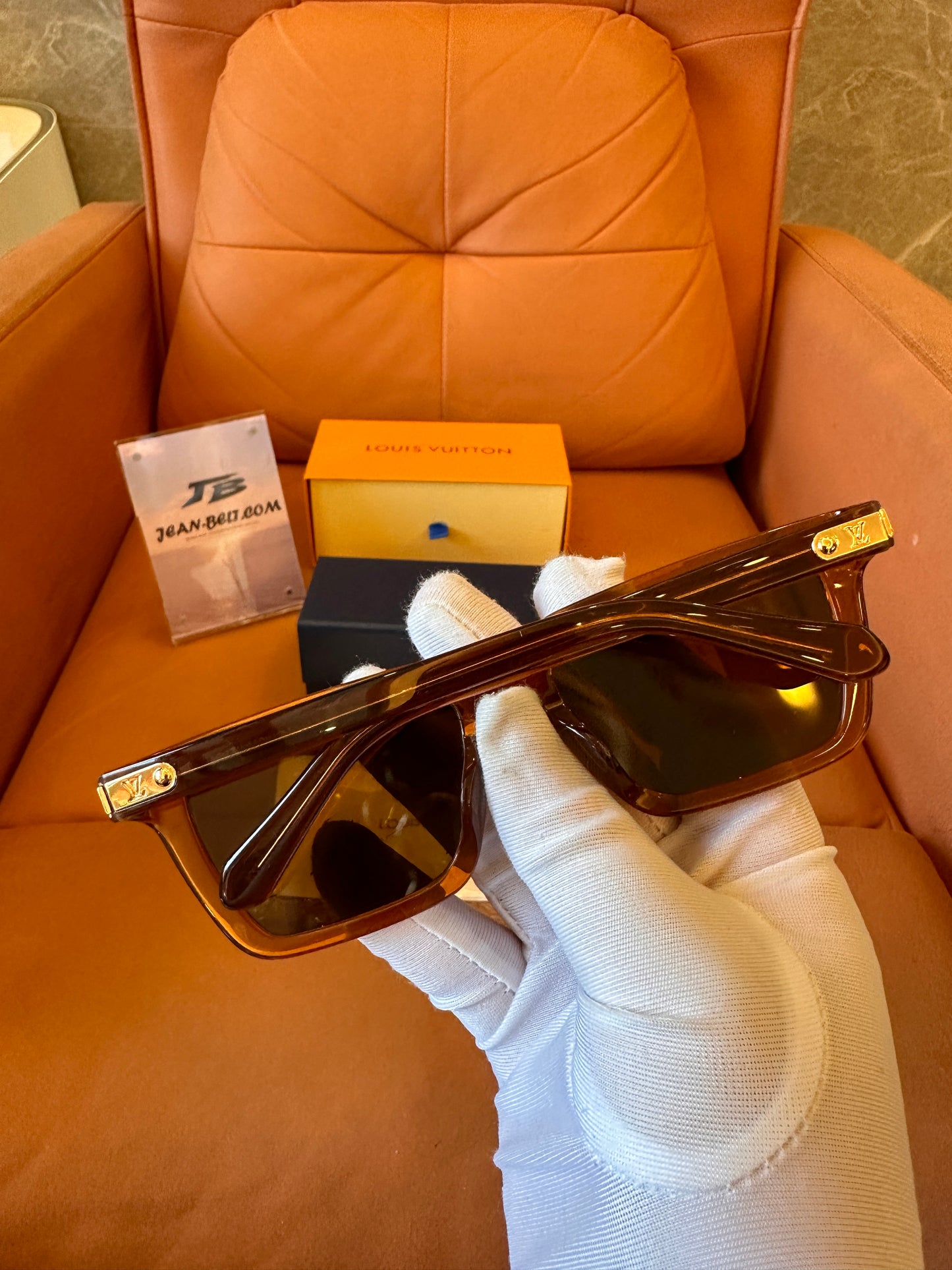 Óculos de sol quadrados Louis Vuitton LV marrom