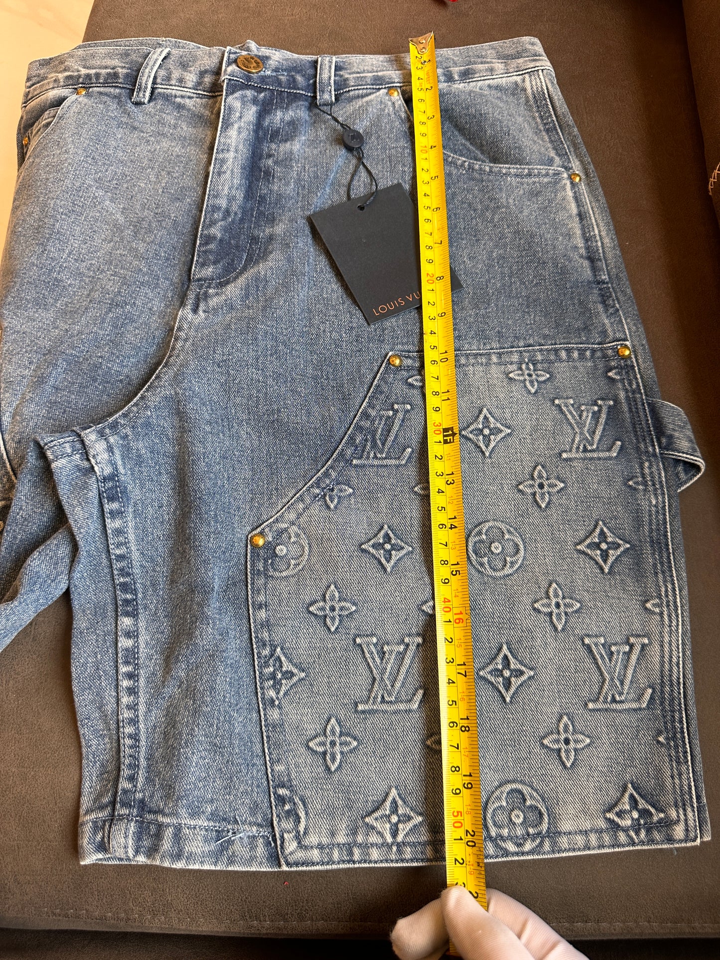 Shorts vaqueros con relieve de Louis Vuitton para unisex