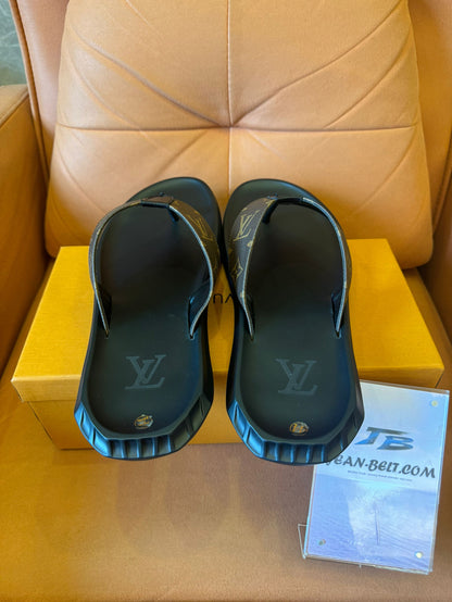 Chanclas Louis Vuitton con monograma en marrón