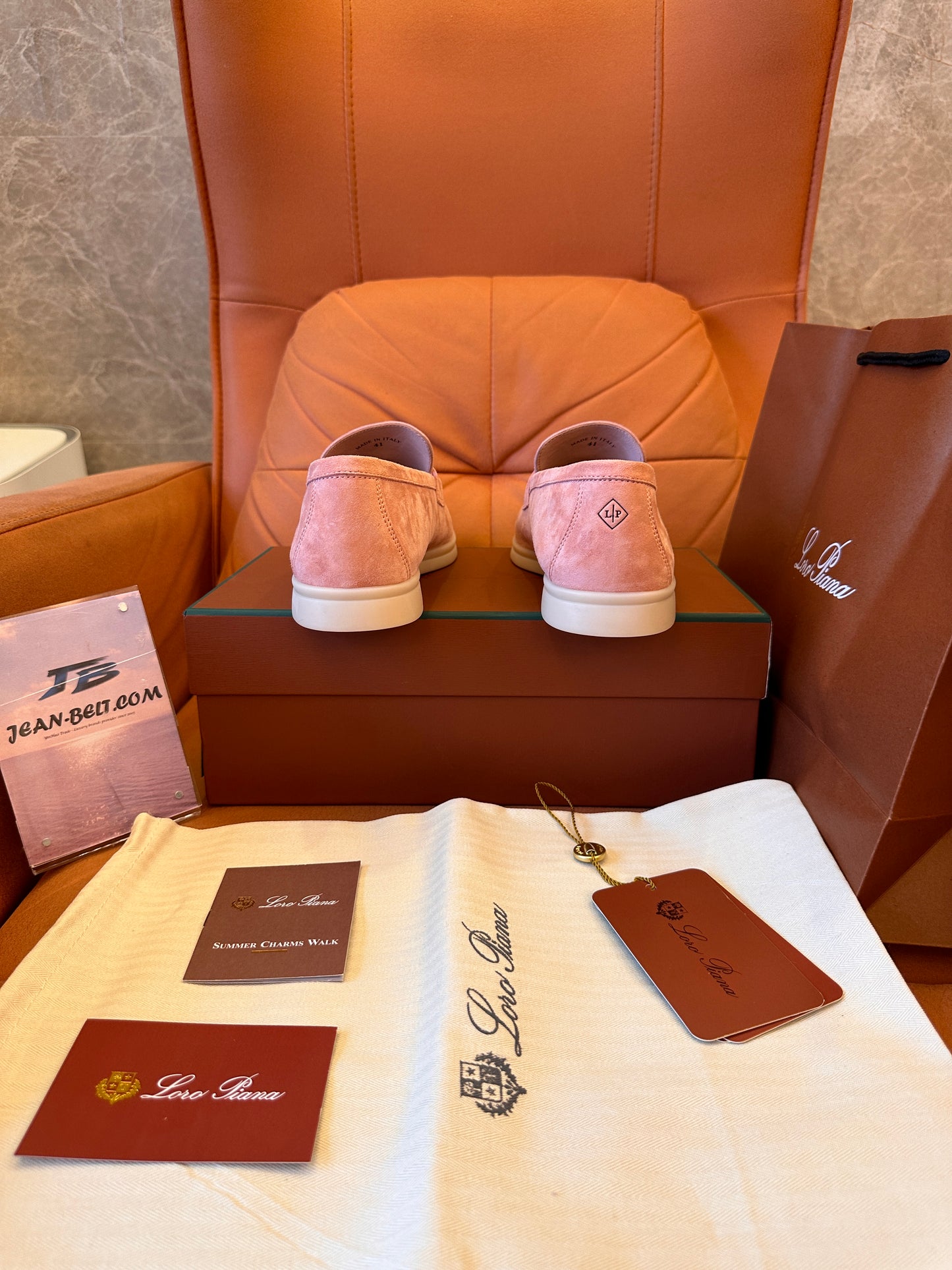 Zapatos mocasines de ante rosa con charms de verano de Loro Piana para mujer