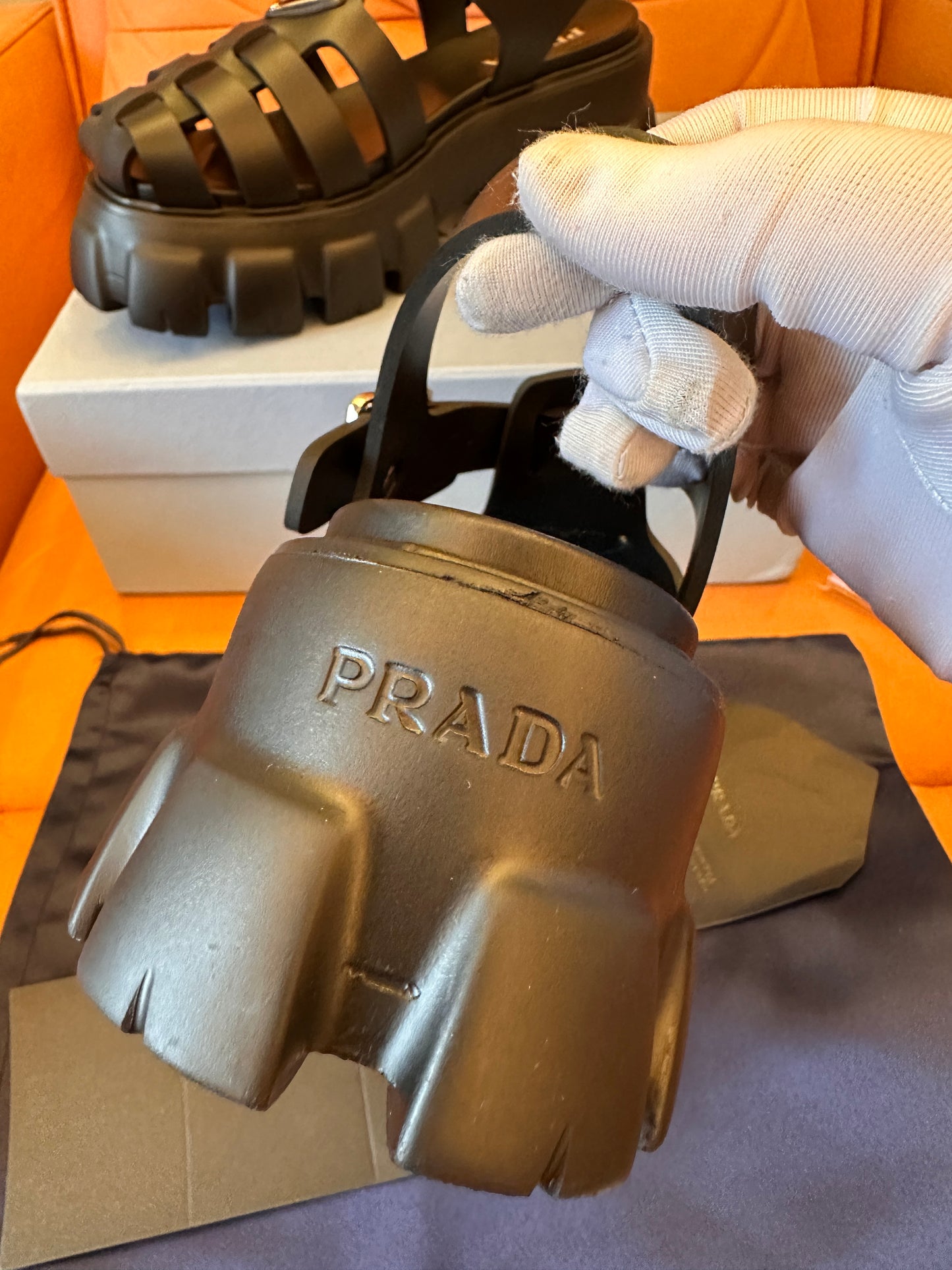 Sandale romaine Prada pour femmes noire