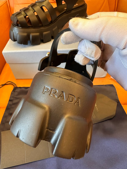 Sandale romaine Prada pour femmes noire