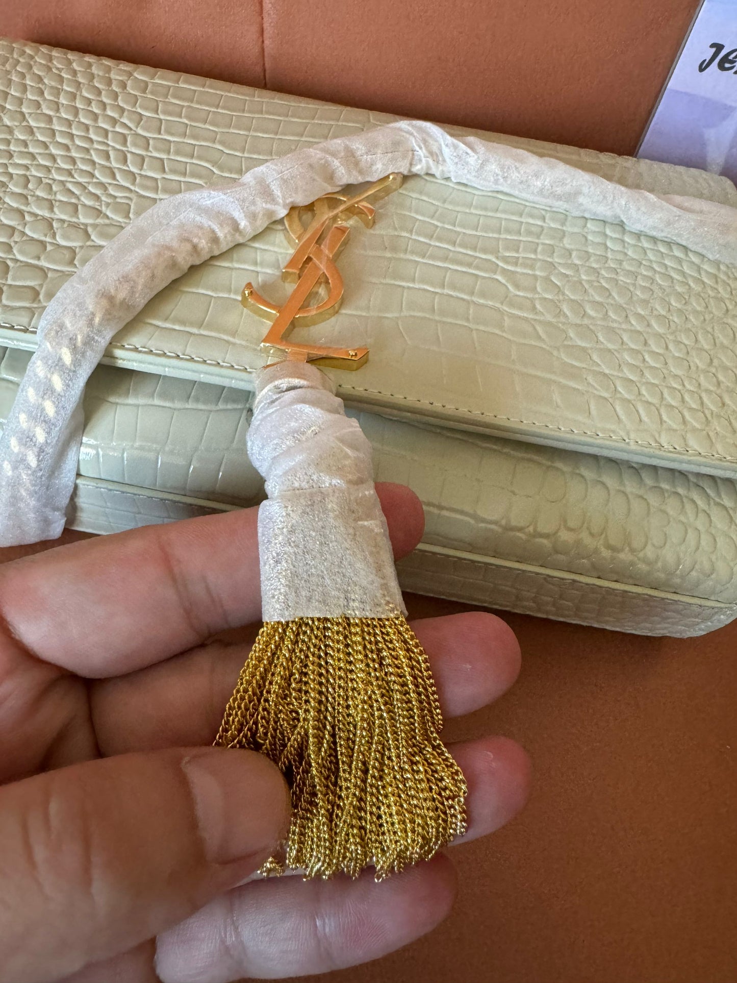 Sac bandoulière moyen à franges YSL Saint Laurent kate en cuir croco blanc