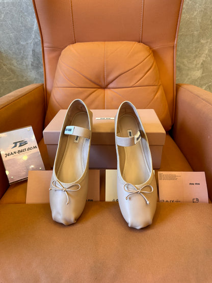 Zapatillas de ballet Miumiu SS24 color piel
