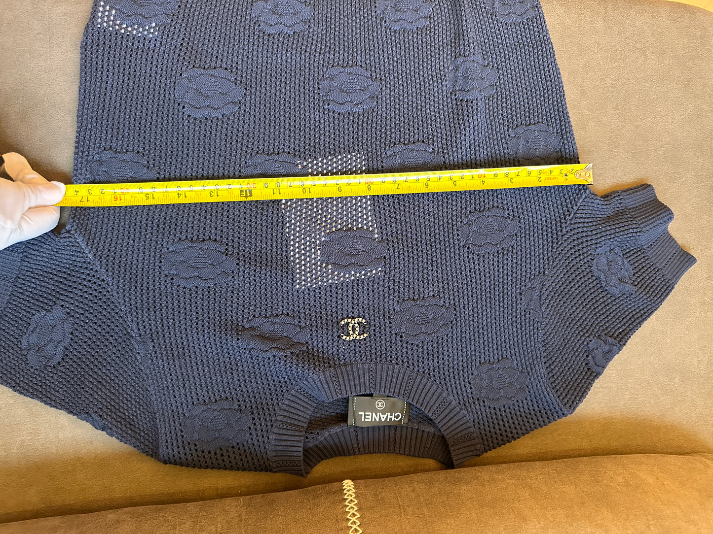 Top en tricot à manches courtes Chanel Camélia