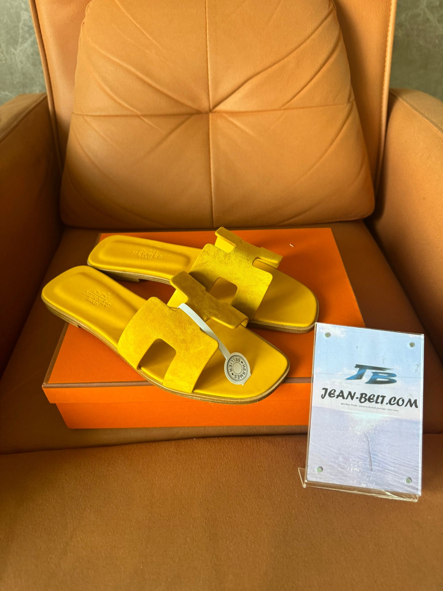 Chinelos Hermès sandália laranja topázio camurça couro amarelo