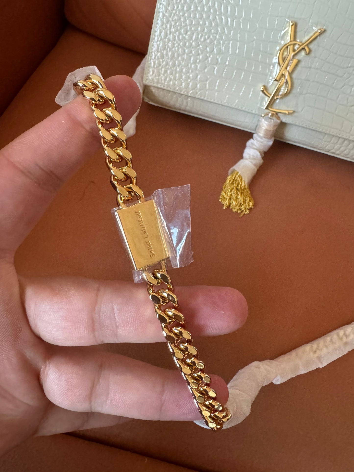 Sac bandoulière moyen à franges YSL Saint Laurent kate en cuir croco blanc
