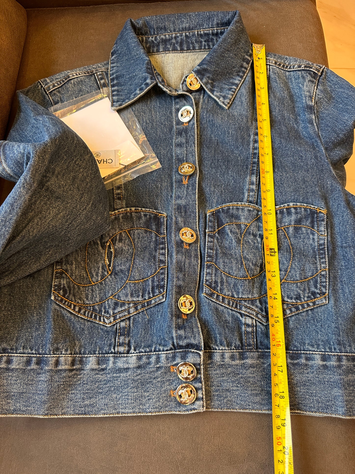 Conjunto de chaqueta vaquera y falda de Chanel