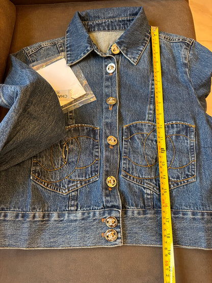 Conjunto de chaqueta vaquera y falda de Chanel
