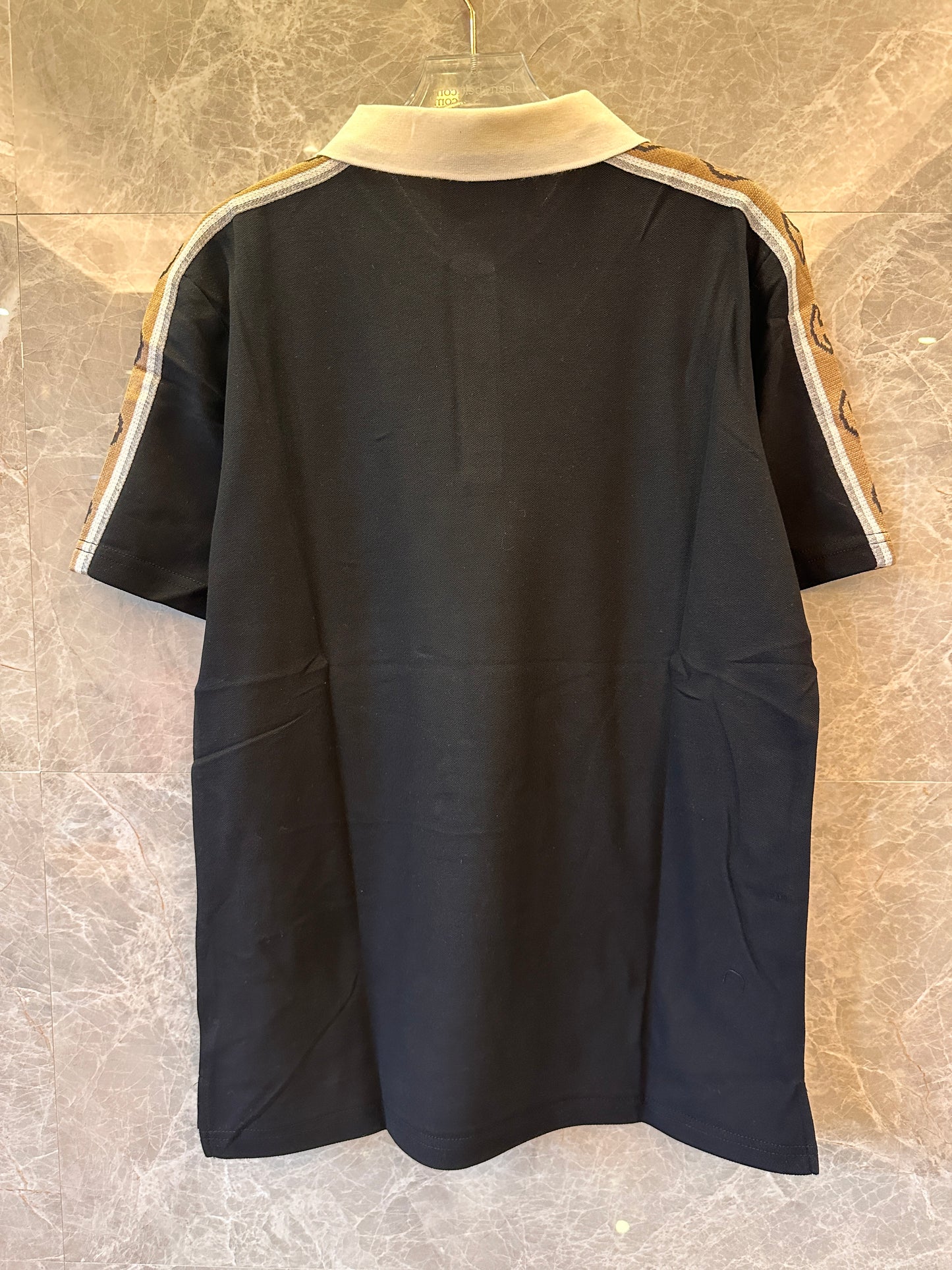 Polo negro de piqué de algodón elástico con ribete de cinta jacquard y logotipo de Gucci
