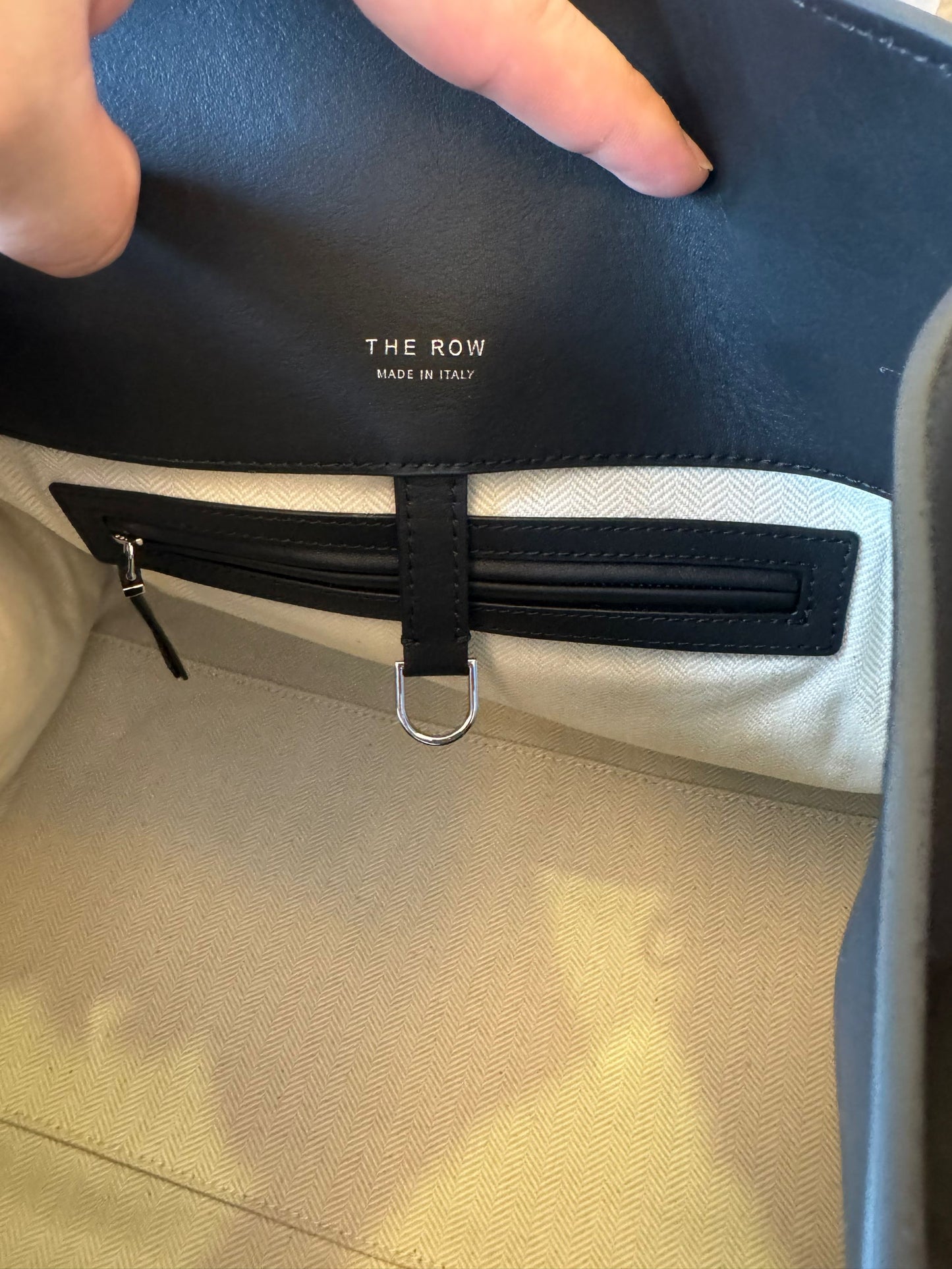 Bolso de mano The Row Margaux 10 negro plateado