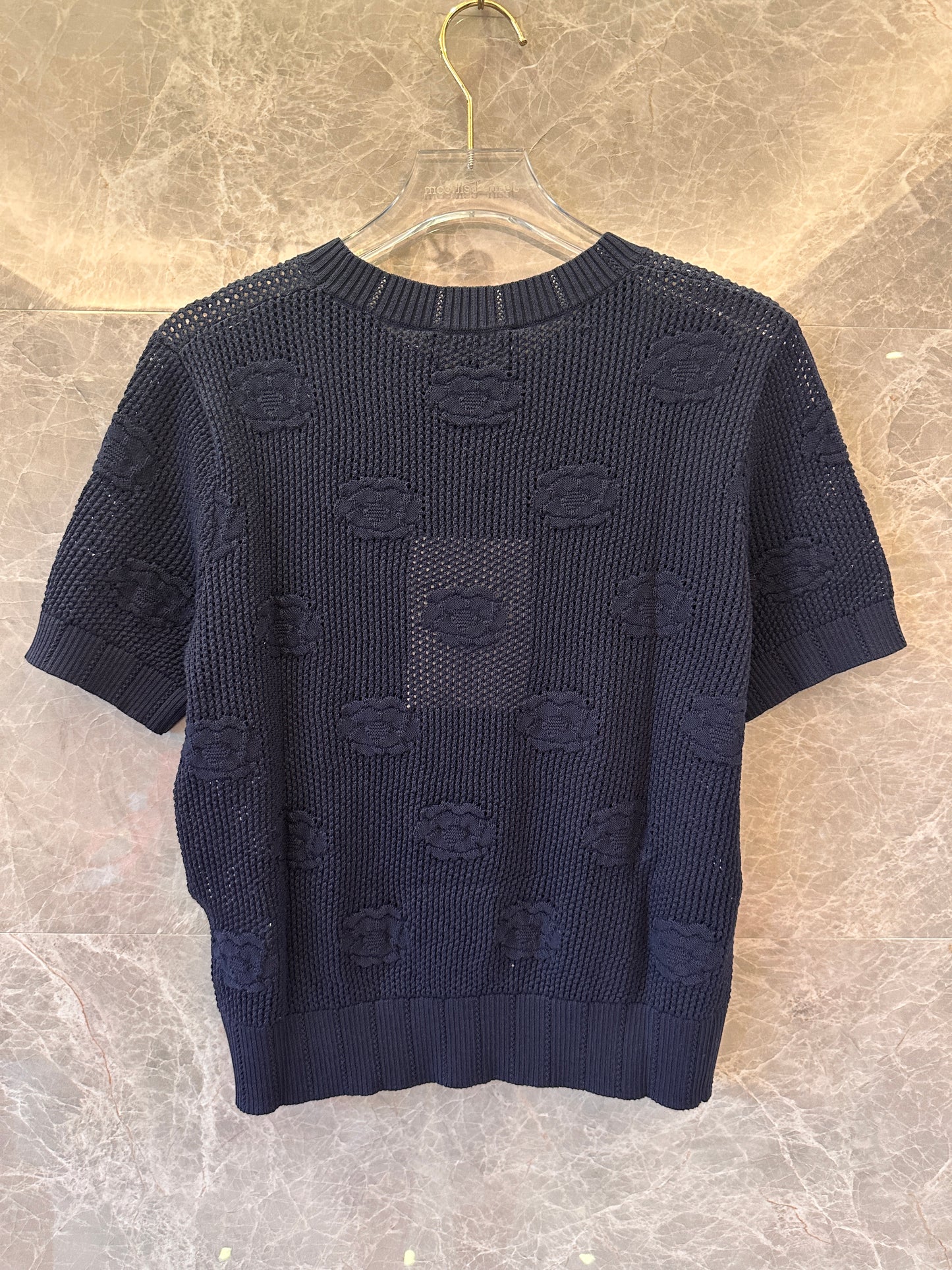Top en tricot à manches courtes Chanel Camélia