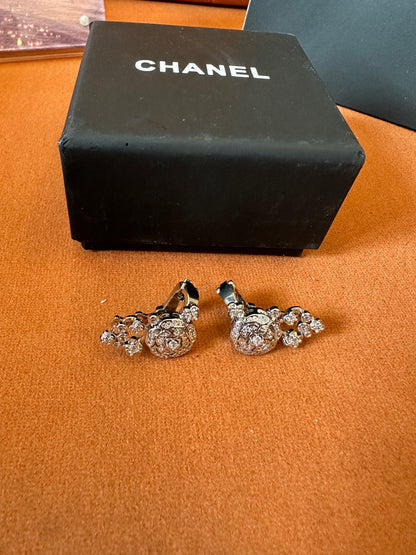 Chanel Camélia Diamond Stud Earrings 18K Gold
