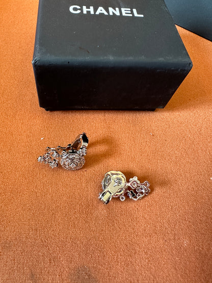 Chanel Camélia Diamond Stud Earrings 18K Gold