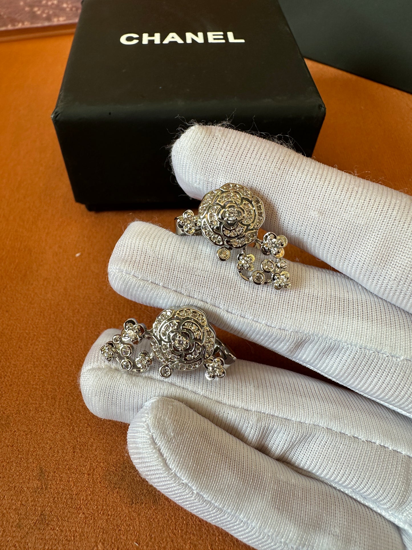 Chanel Camélia Diamond Stud Earrings 18K Gold