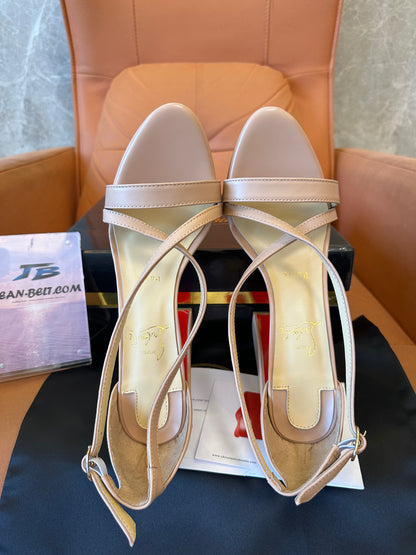 Sandálias Christian Louboutin Nude de Plataforma com Sola Vermelha