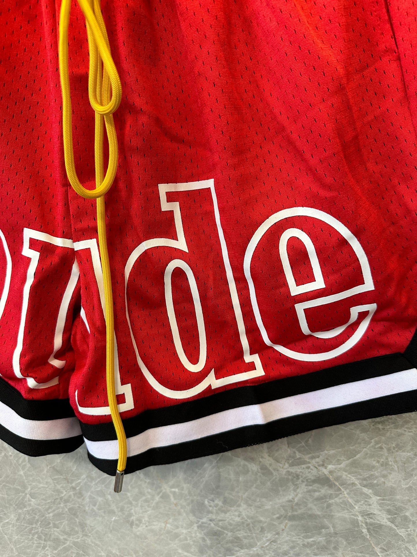 Calções Rhude Logo Mesh – Preto e Vermelho