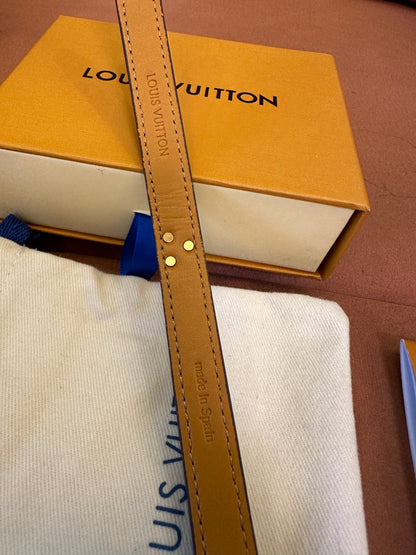 Pulseira fina Louis Vuitton Monogram World Tour em lona castanha