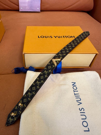 Pulseira fina Louis Vuitton Monogram World Tour em lona castanha
