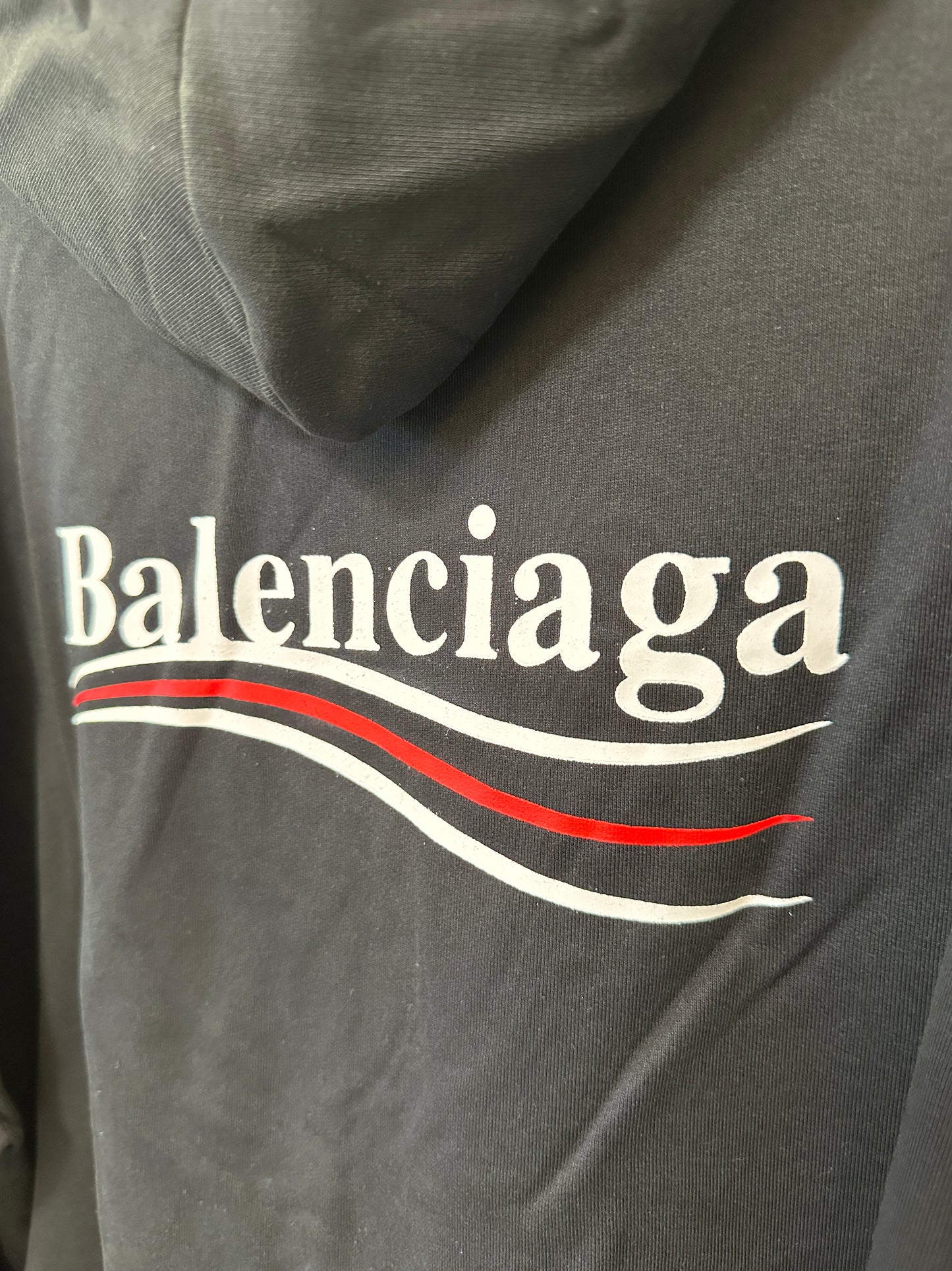 Balenciaga Hoodie Preto com Logótipo Político