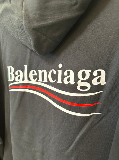 Balenciaga Hoodie Preto com Logótipo Político