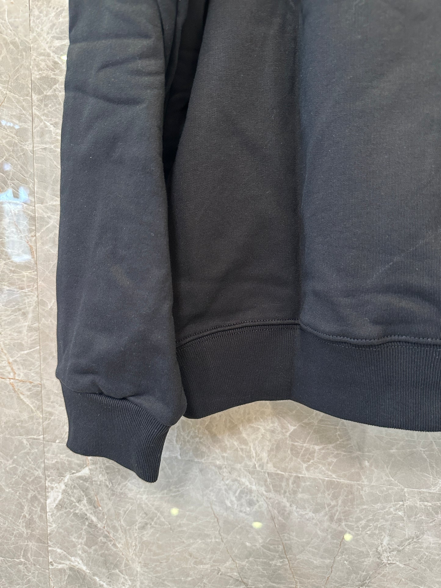 Balenciaga Hoodie Preto com Logótipo Político