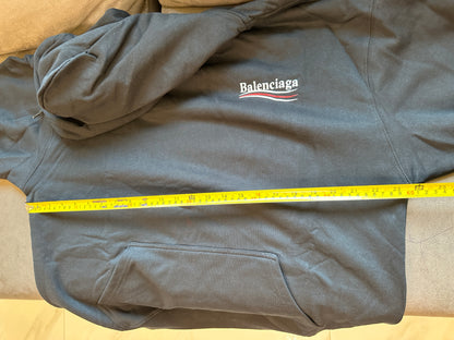 Balenciaga Hoodie Preto com Logótipo Político