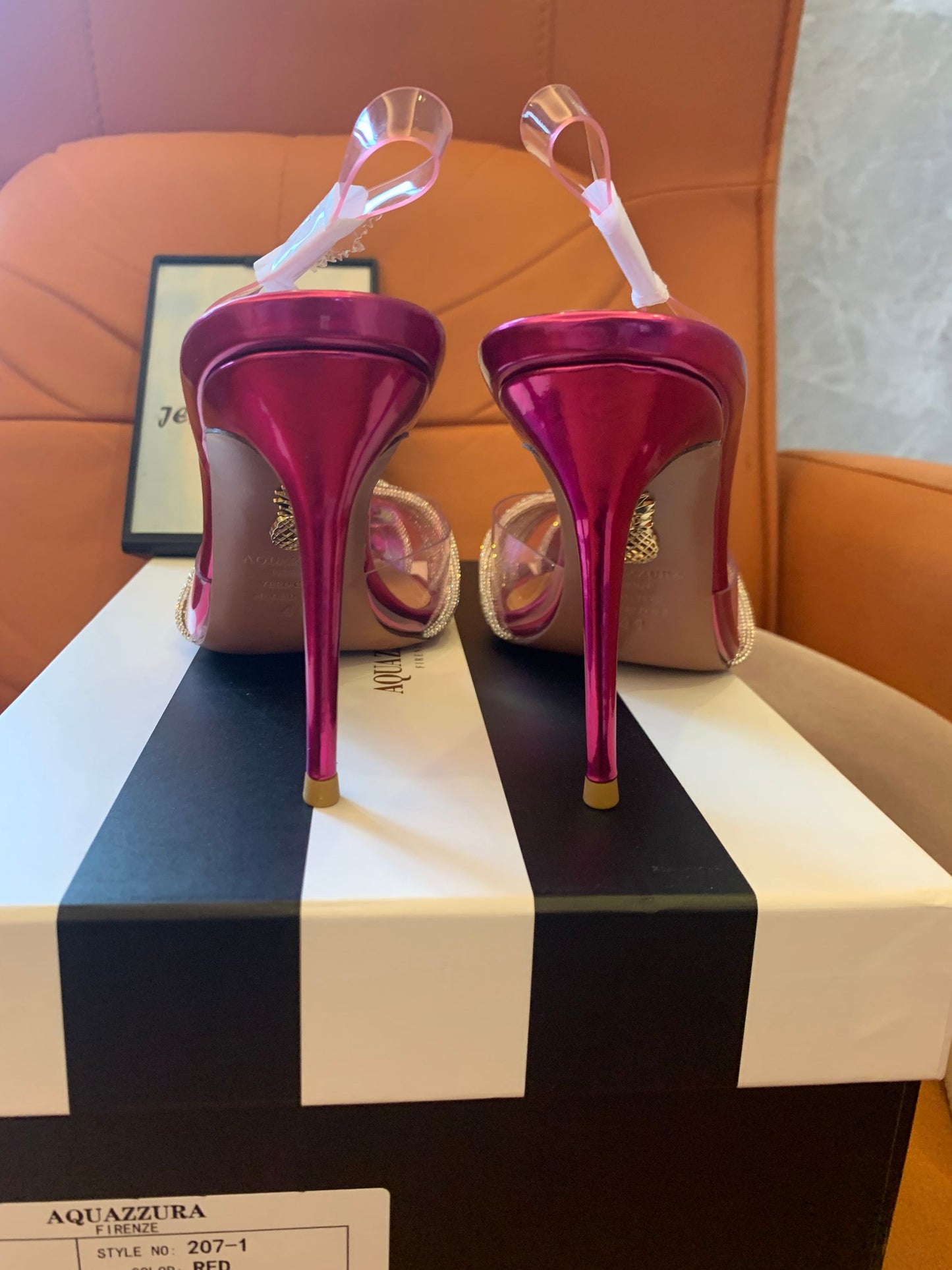 Zapatos de tacón Aquazzura con tira trasera y adornos de pedrería