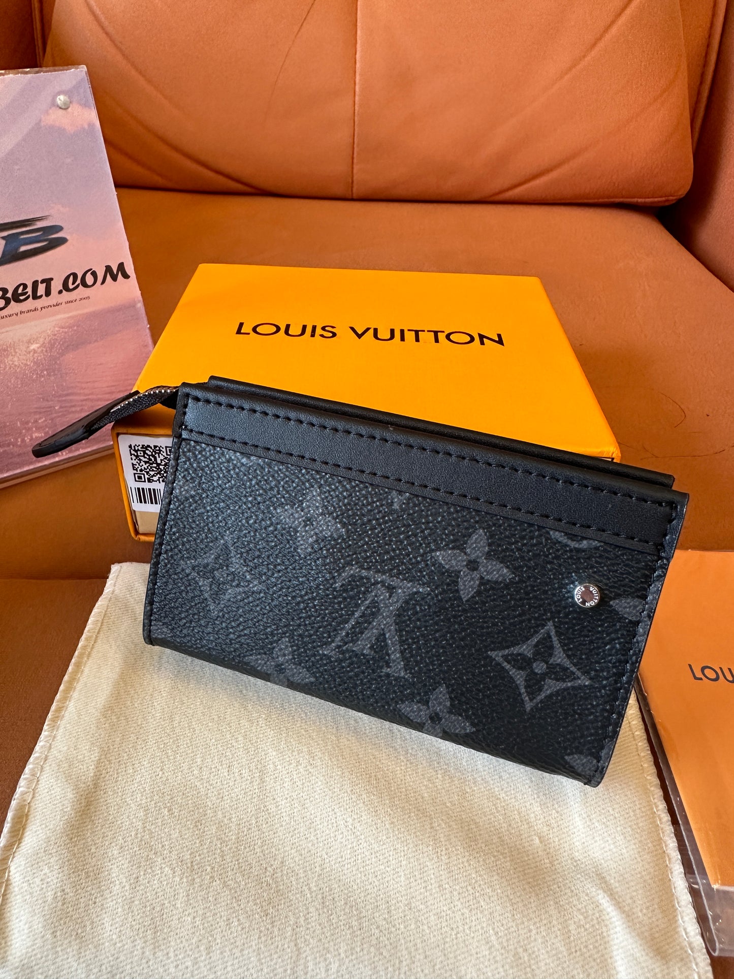 Porta-chaves Louis Vuitton Monogram Eclipse Canvas com Corrente