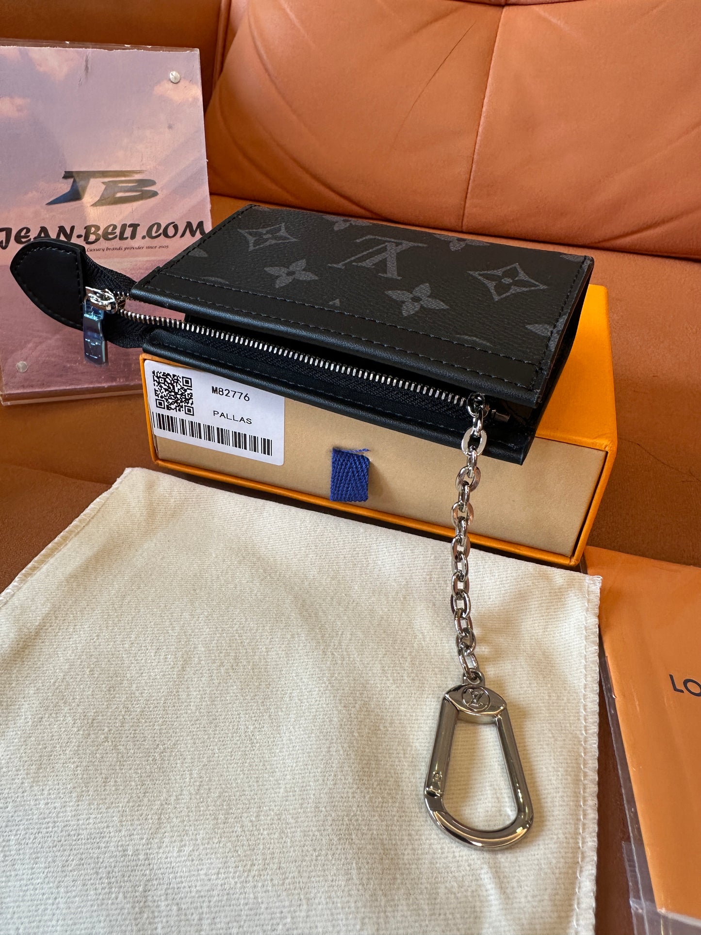 Porta-chaves Louis Vuitton Monogram Eclipse Canvas com Corrente