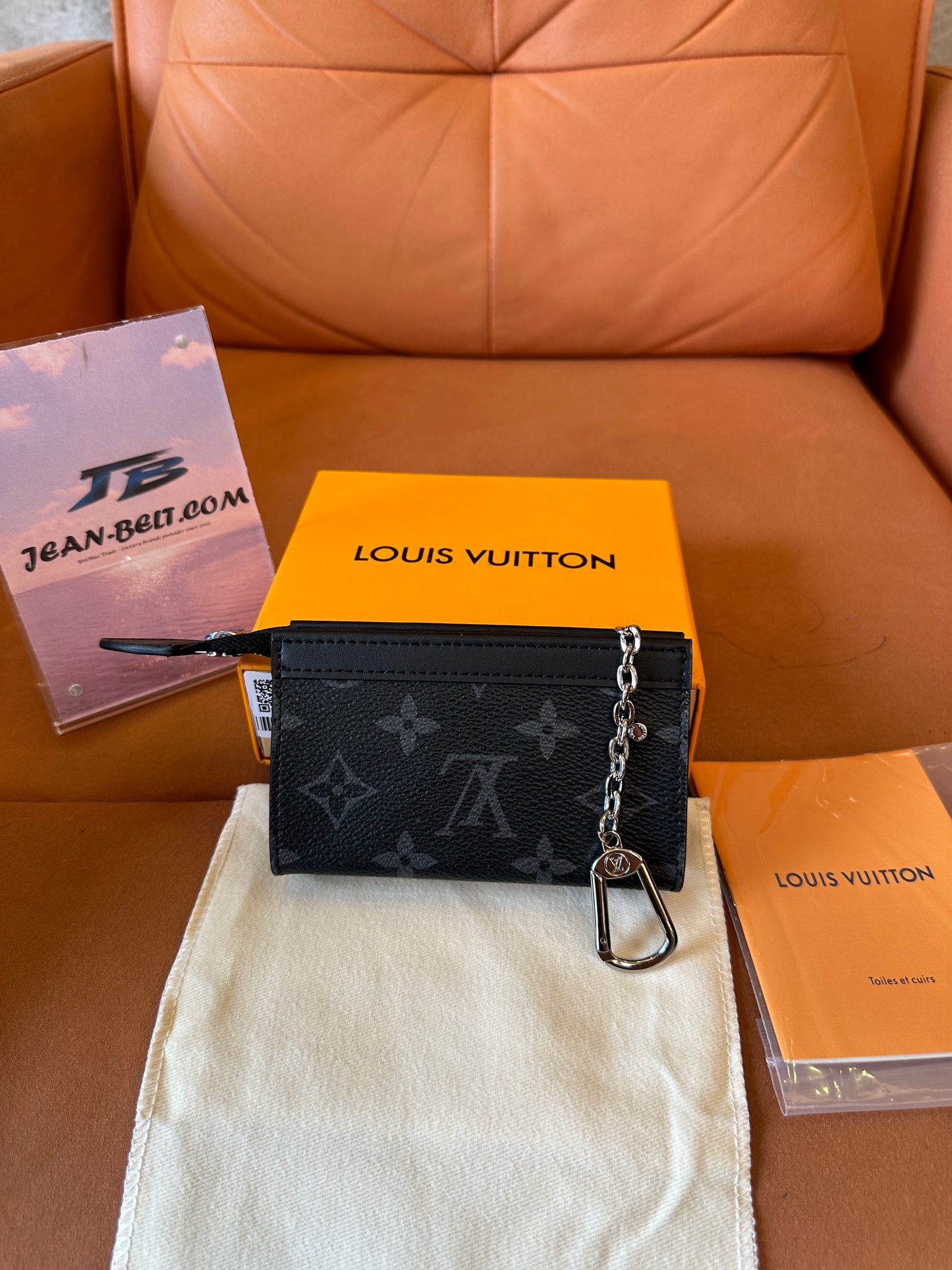 Porta-chaves Louis Vuitton Monogram Eclipse Canvas com Corrente