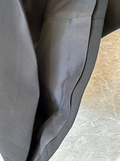 Vestido Mini Prada Preto de Manga Curta com Detalhe de Laço e Placa com Logótipo